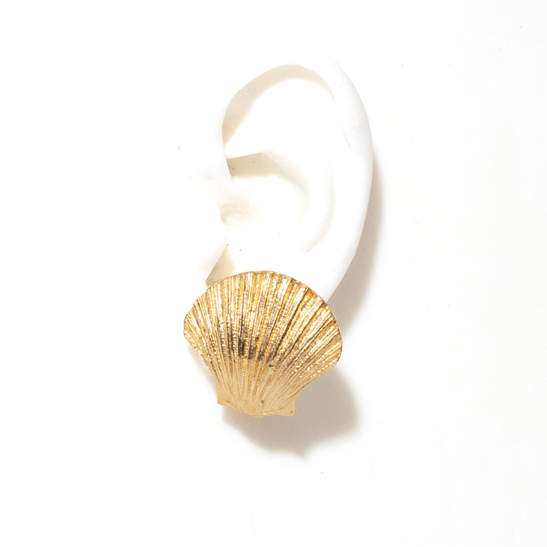SHELL CLIP EARRING