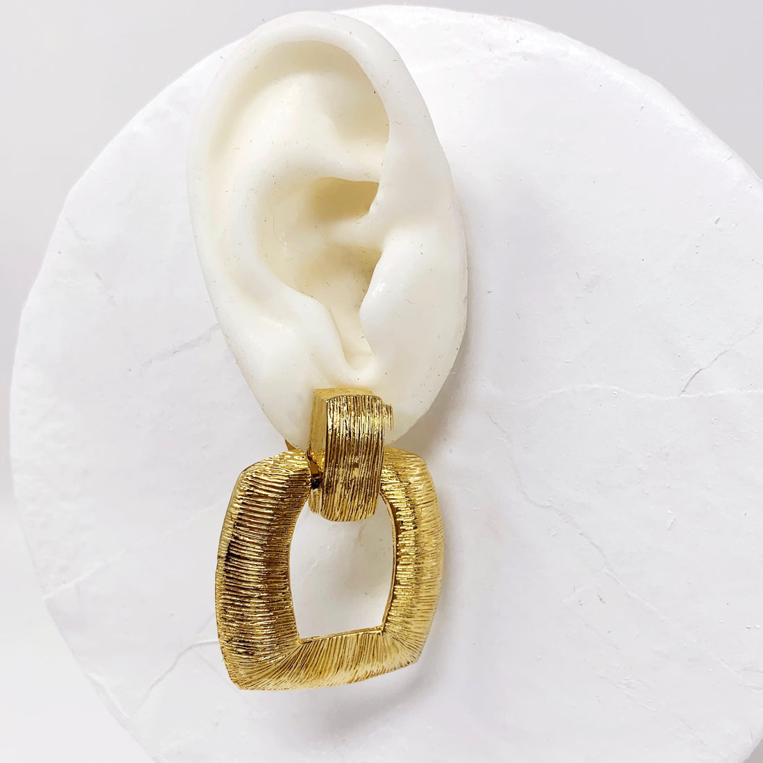 TEXTURED SQUARE EARRING