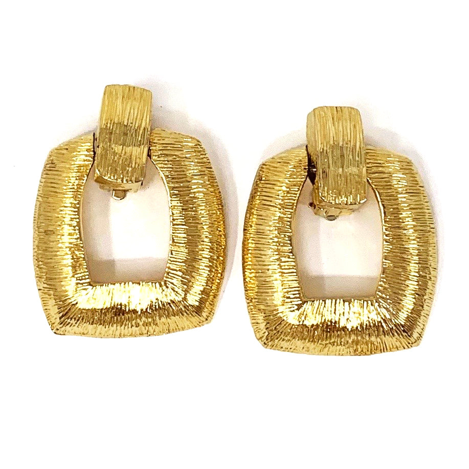 TEXTURED SQUARE EARRING