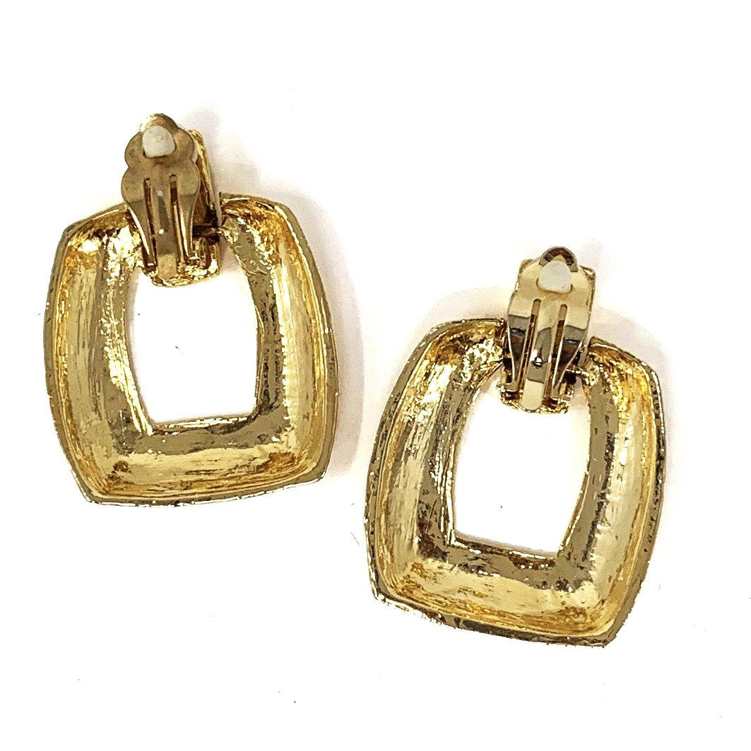 TEXTURED SQUARE EARRING
