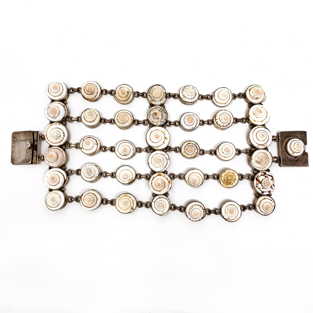 SHELL STATEMENT BRACELET