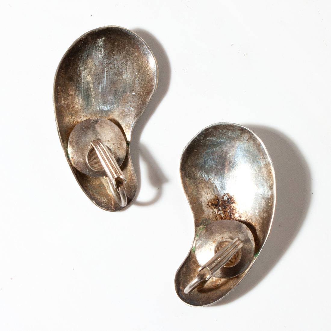 STERLING SILVER HAMMERED BEAN EARRING