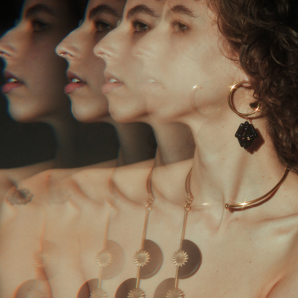 VEGA EARRING IN SHELL