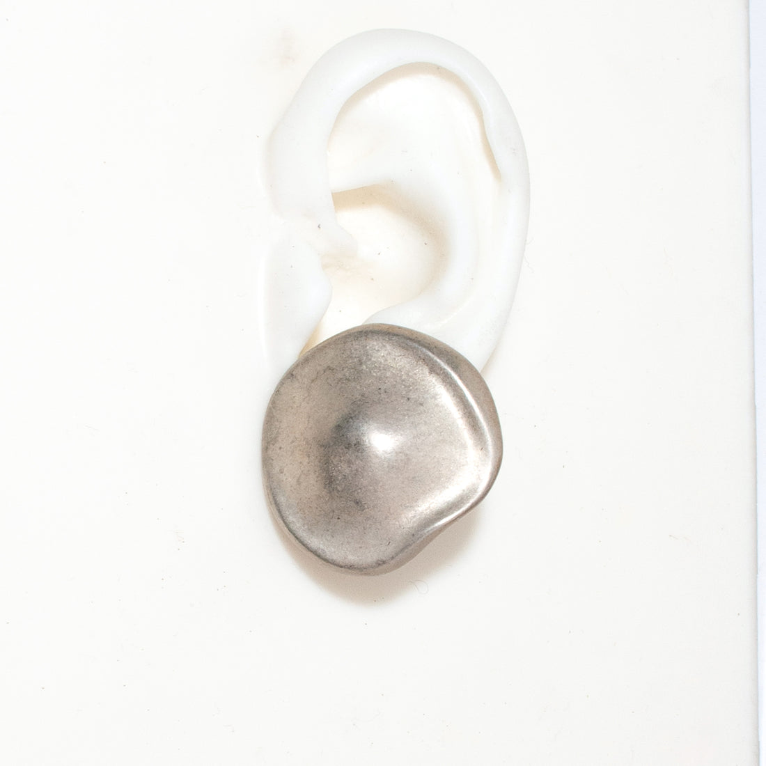 VINTAGE MATTE SILVER CLIP EARRING