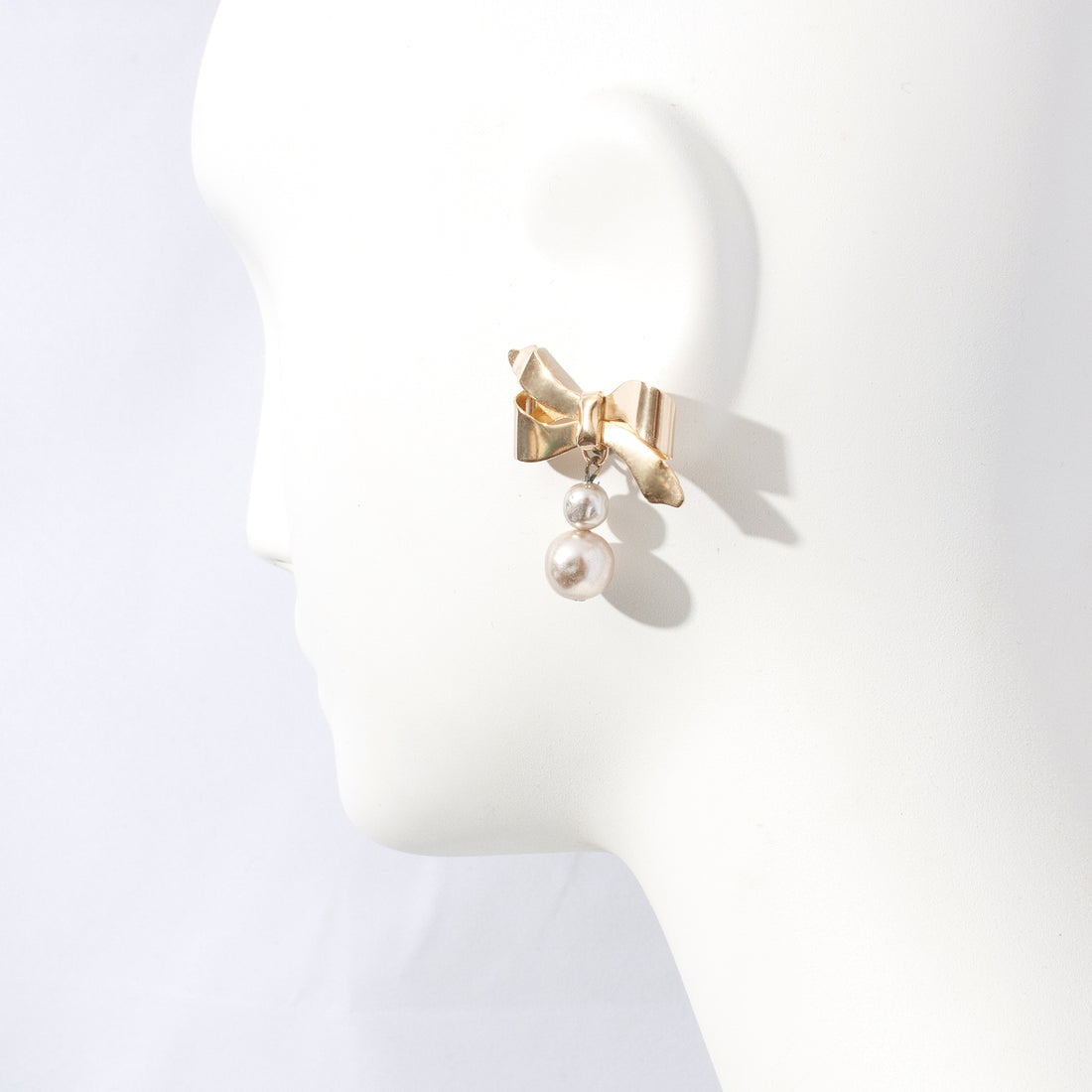 PIROUETTE PEARL EARRING