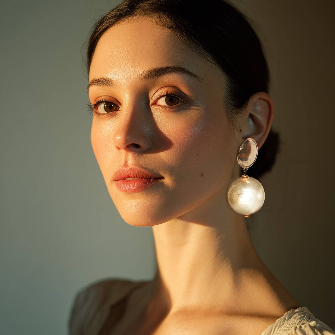 LUSTRE EARRING