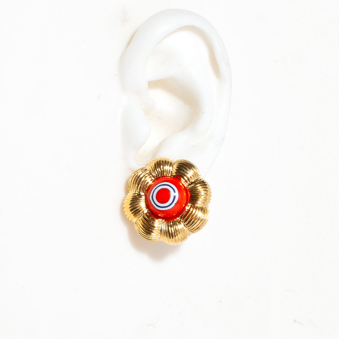 VINTAGE RED FLORAL CLIP EARRING