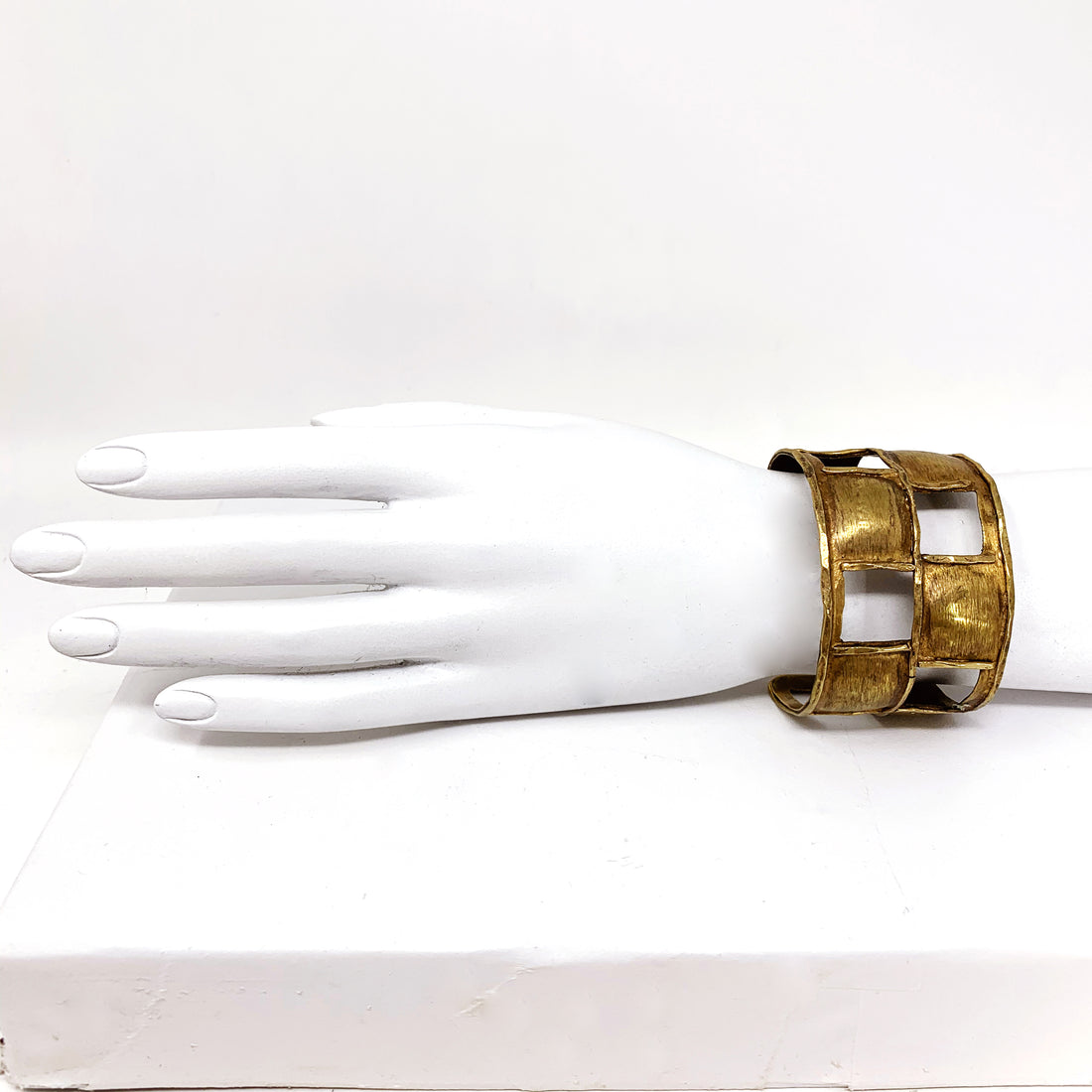 SILVANA WINDOW CUFF