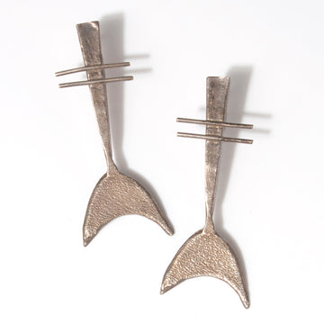 BRUTALIST FIN EARRING