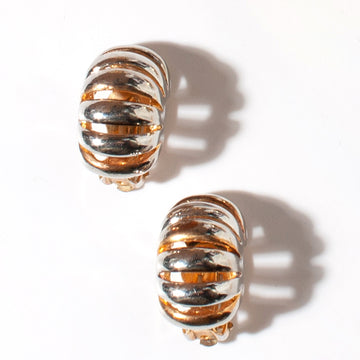 MIXED METAL SCALLOP EARRING