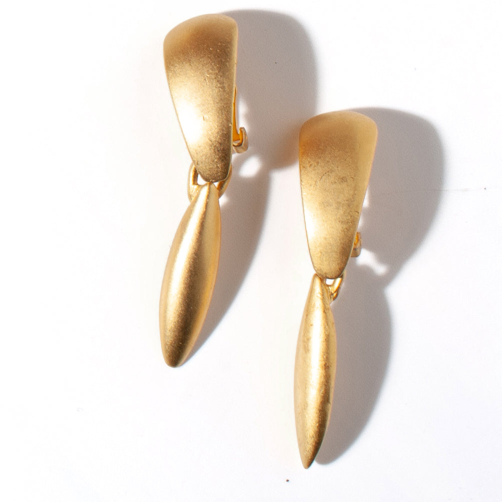 ERWIN PEARL MATTE SPEAR EARRING