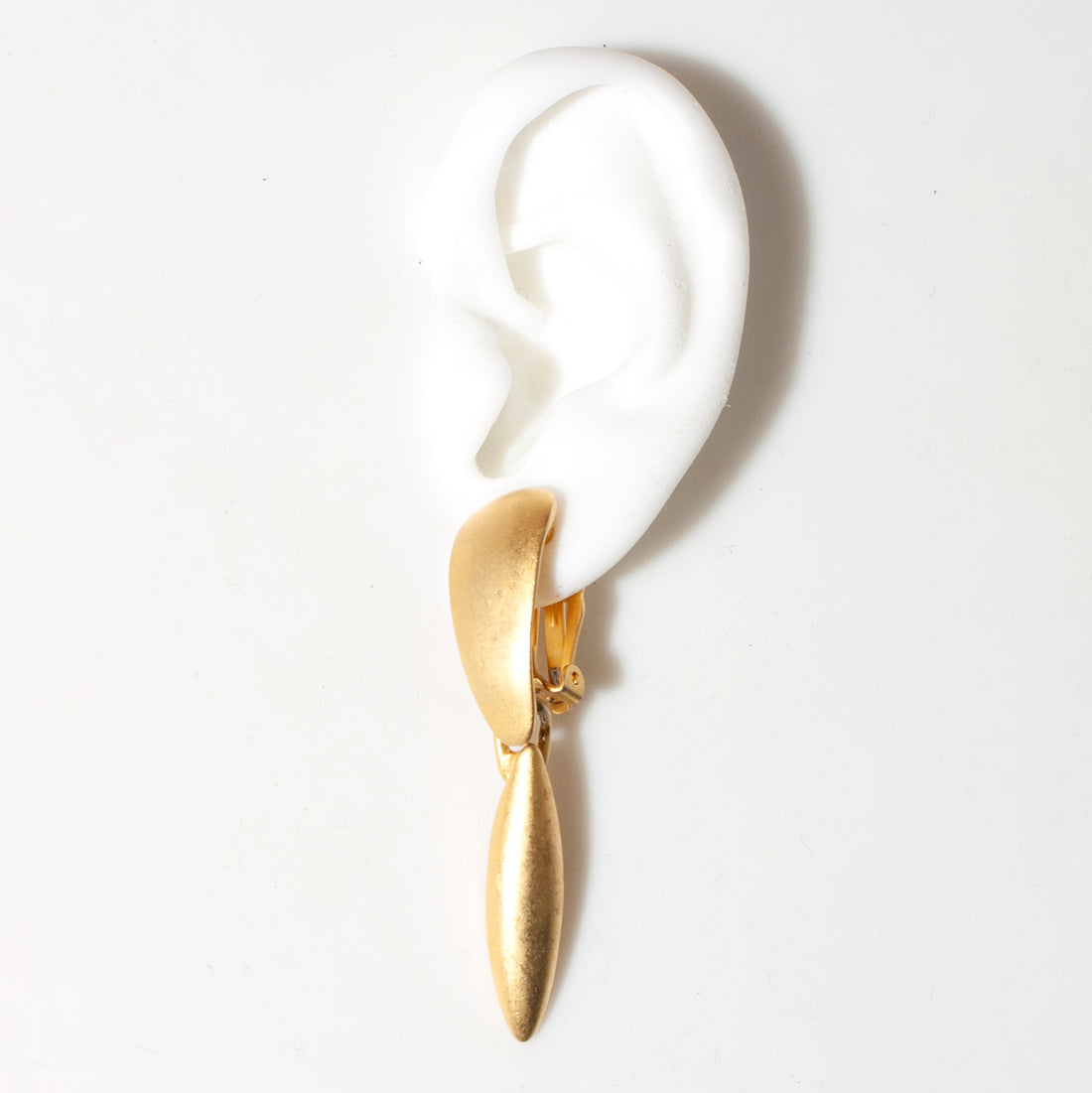 ERWIN PEARL MATTE SPEAR EARRING