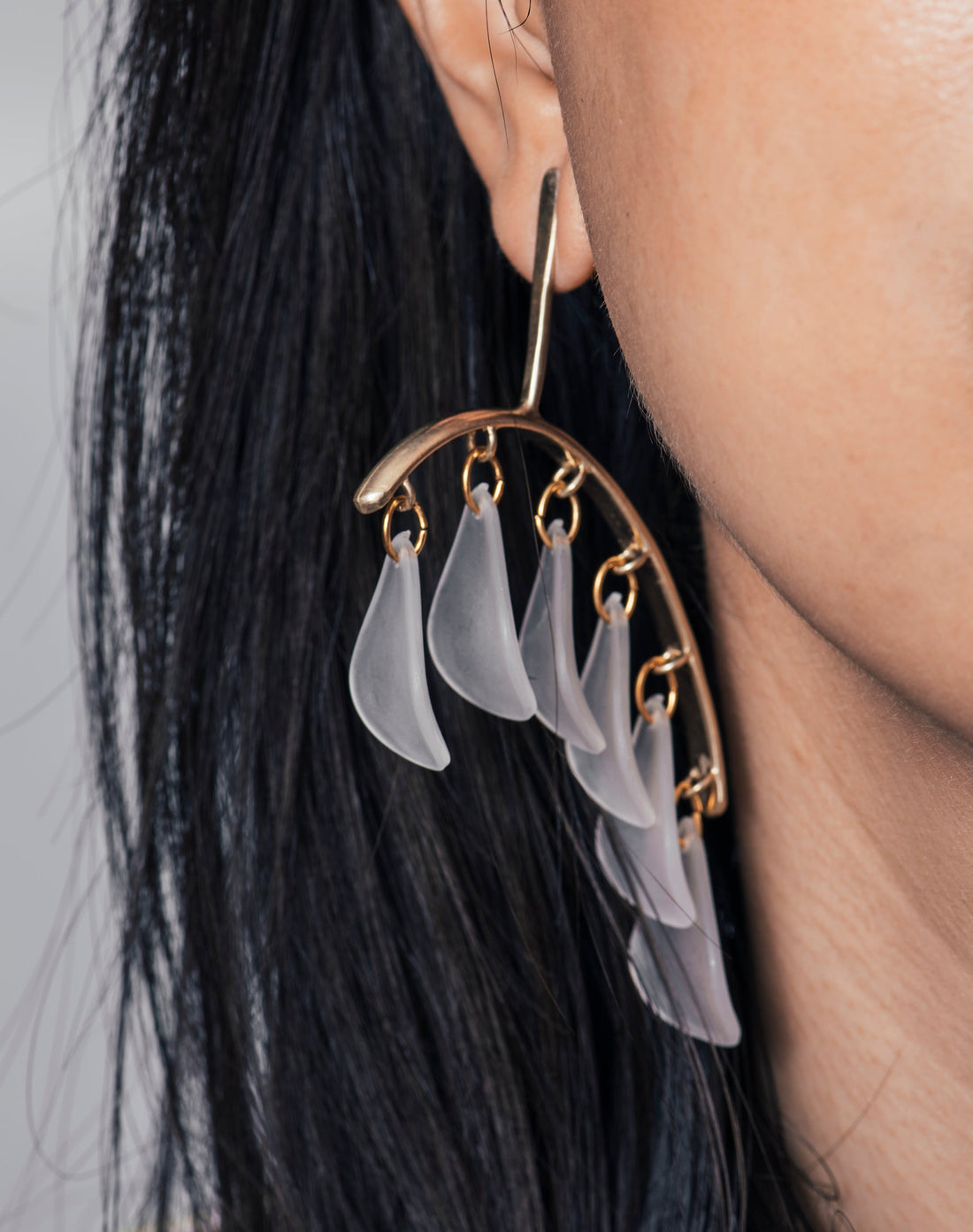 RAVEN EARRING - FROSTED